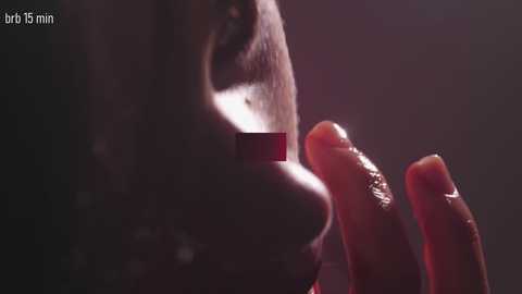 A video showing a close-up of a person's nose and fingers holding a red capsule. The background is blurred and dark, with the text \"brot 15 min\" in the top left corner.