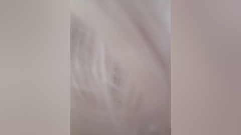 A close-up, blurry video of a human torso with visible stretch marks and light skin tones. The image lacks sharpness, making it difficult to discern specific details about the subject's gender or ethnicity.