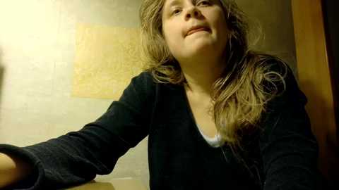 esterjohns free recording from 2025-12-05 01:06:00