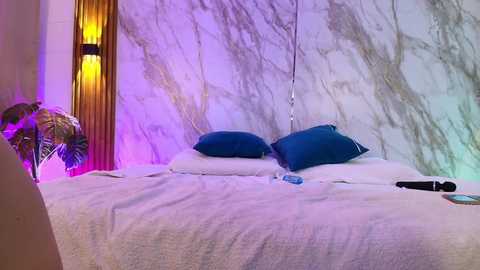 mike_maite free recording from 2025-12-05 00:07:00