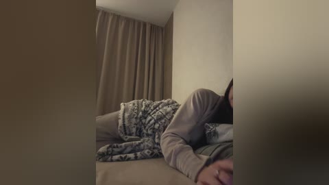 alliina_leee free recording from 2025-12-05 00:07:00