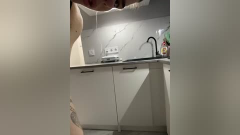 gummy_bears free recording from 2025-12-05 00:07:00