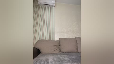 _safira_ free recording from 2025-12-07 00:39:00