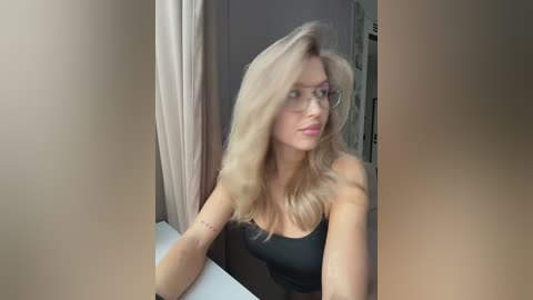 sweetpeach77 free recording from 2025-12-08 00:49:00