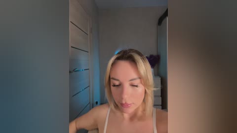 mila_m free recording from 2025-12-08 00:21:00