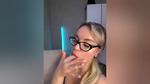 mila_m free recording from 2025-12-11 00:00:00