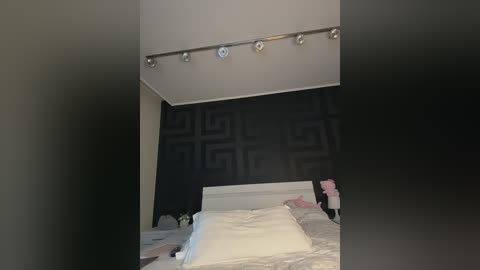 sara_ free recording from 2025-12-21 00:24:00