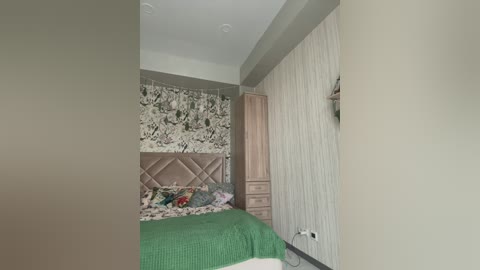 _saharochek_ free recording from 2025-12-22 03:33:00