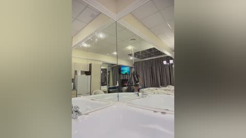 ewabrown free recording from 2025-12-22 00:23:00