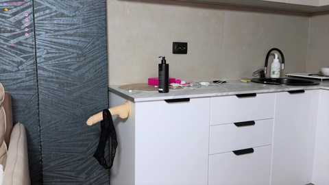 _molly_ free recording from 2026-01-12 01:43:00