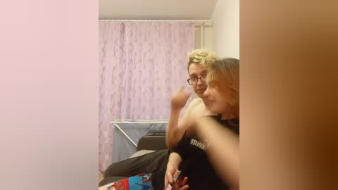 gray_couple free recording from 2026-03-01 00:21:00