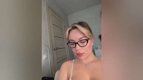 mila_m free recording from 2026-04-06 00:30:00