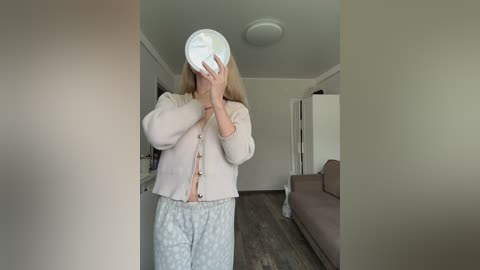 giavibey free recording from 2026-04-18 00:44:00