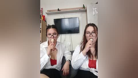 alica_and_angelina free recording from 2026-04-21 08:14:00