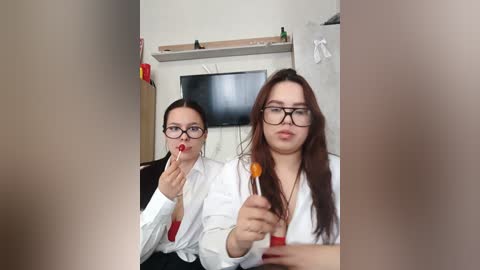 alica_and_angelina free recording from 2026-04-21 00:00:00