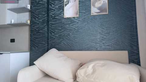 _molly_ free recording from 2026-04-22 01:34:00