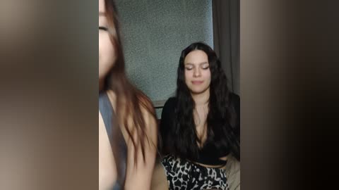 alica_and_angelina free recording from 2026-04-24 03:05:00